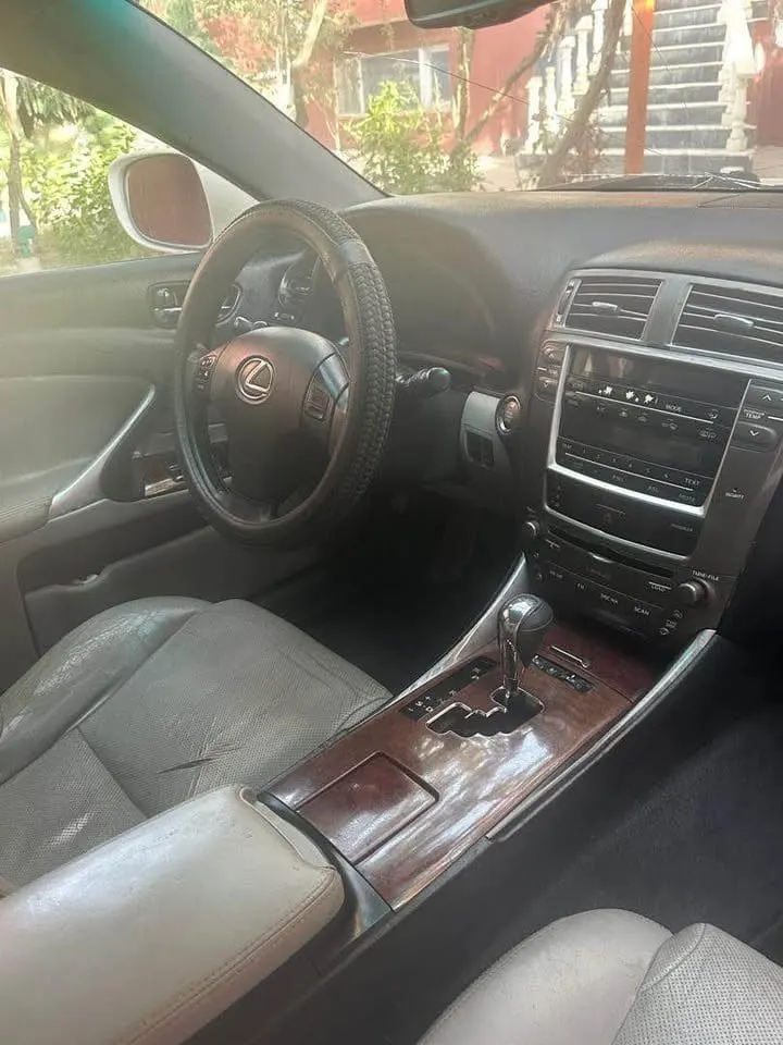 Lexus 2006 White, 6-Cylinder, Fuel Efficient (6)