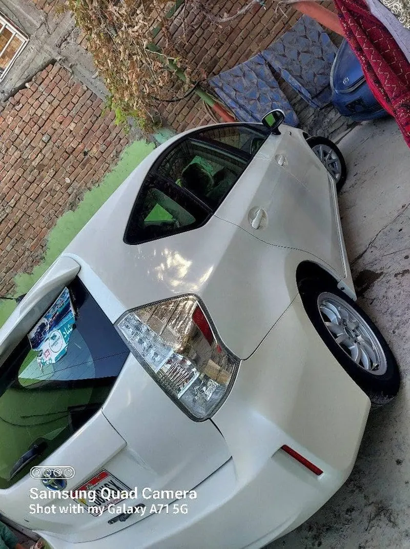 Toyota Prius V 2014 Hybrid - Pearl White (3)