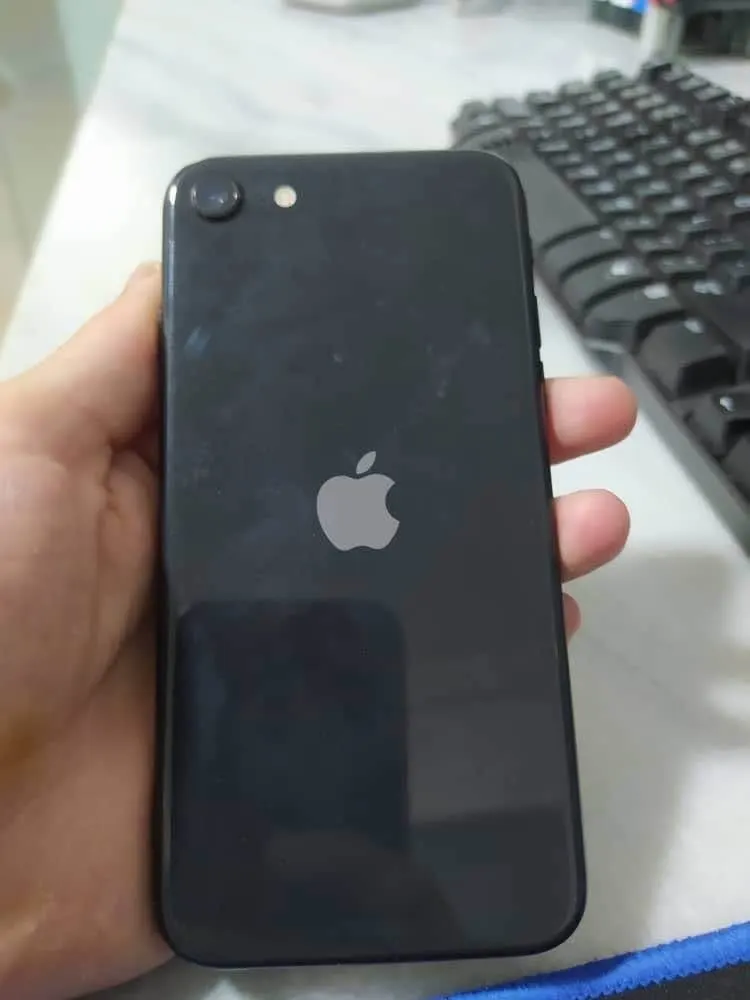 iPhone SE 128GB Dual SIM (2)
