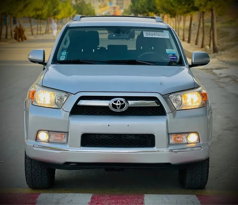 Toyota 4Runner 2013 SR5 Automatic, Silver, No Accident (2)