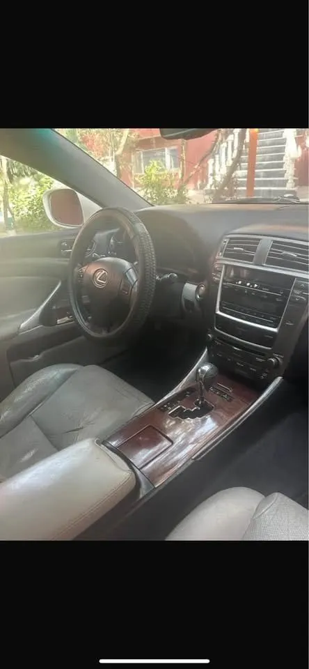 Lexus 2006 White, 6-Cylinder, Fuel Efficient (2)