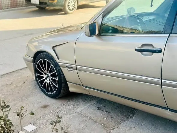 Mercedes-Benz C230 1997 Golden Full Option (3)