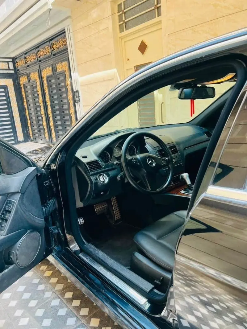 Mercedes-Benz C300 2011 (5)