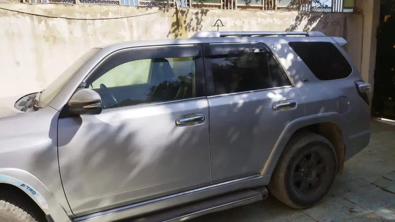 Toyota 4Runner SR5 2010, Silver, Imported, 6-Cylinder (2)
