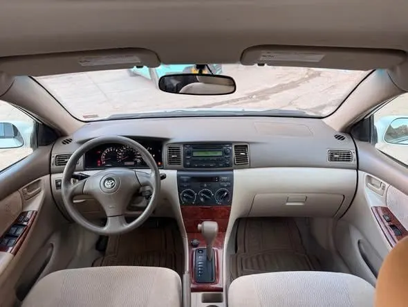 Toyota Corolla LE 2005, White, Automatic, No Accident (2)