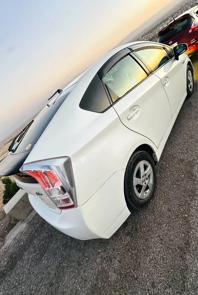 Prius 2010, white, container condition, full original equipment (2)