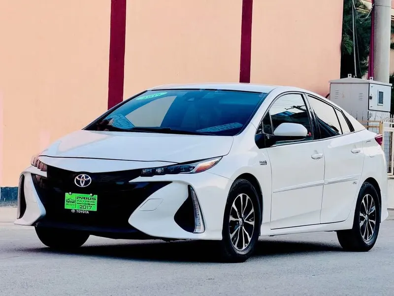 Toyota Prius PHV Prime 2017 Full Option (3)