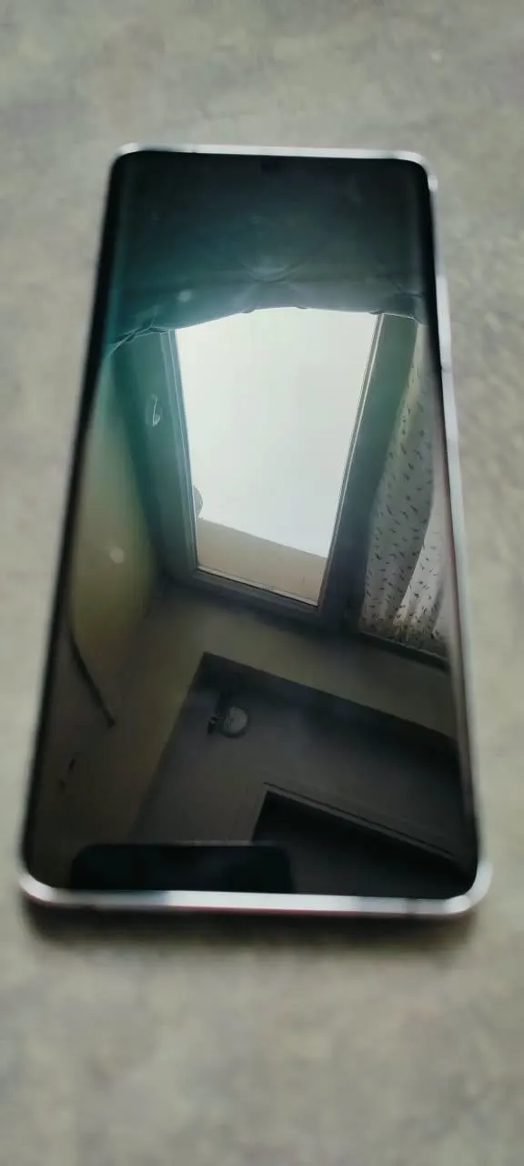 Smartphone 128GB ROM 12GB RAM - Screen damage (2)
