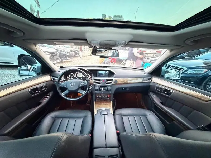 Mercedes-Benz E300 2011, 6 cylinder, imported (4)