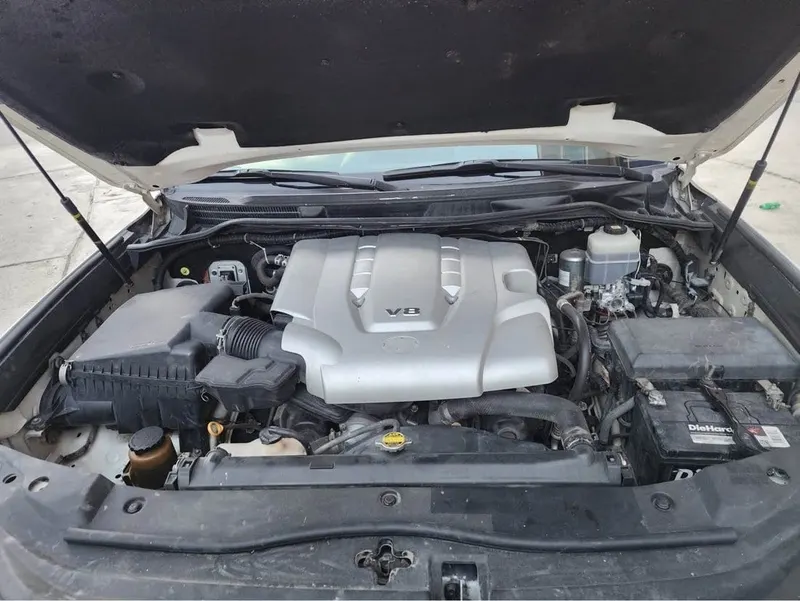 Toyota Land Cruiser GXR i 2011, White, Used (2)
