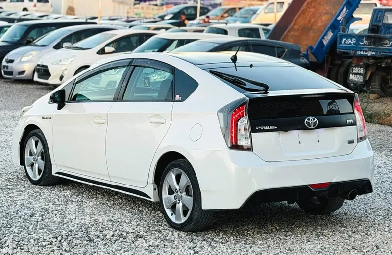 Toyota Prius GS Hybrid 2013, 1800cc, Japan Import (5)