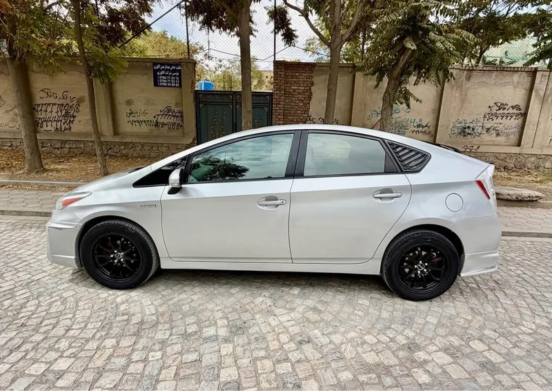 Toyota Prius 2010 Silver, American Version, 190000 km, Clean Docs (2)