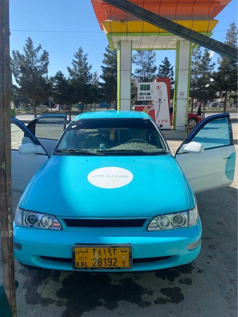 Toyota Corolla 1996 Canadian City Taxi (2)
