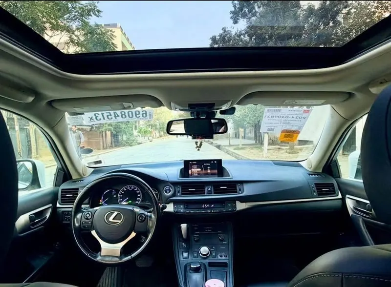 Lexus CT200 2015, pearl white, 84000 km (7)