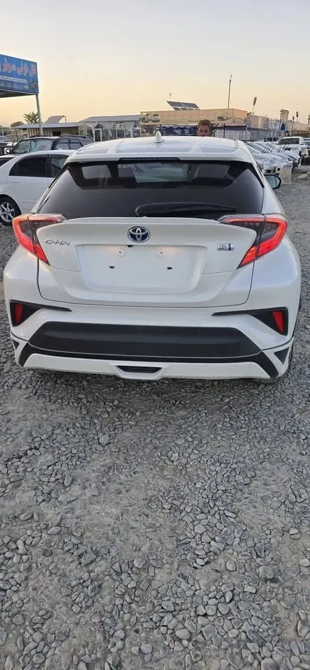 Toyota C-HR Hybrid 2017, Right-Hand Drive, 4-Cylinder, White (3)