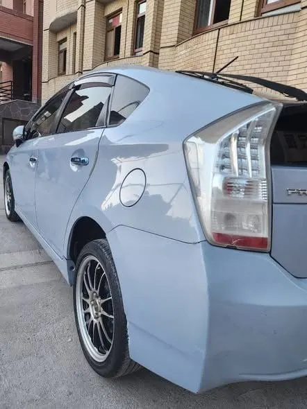 Toyota Prius 2010 Hybrid, Pastel Green, Sporty Wheels (5)