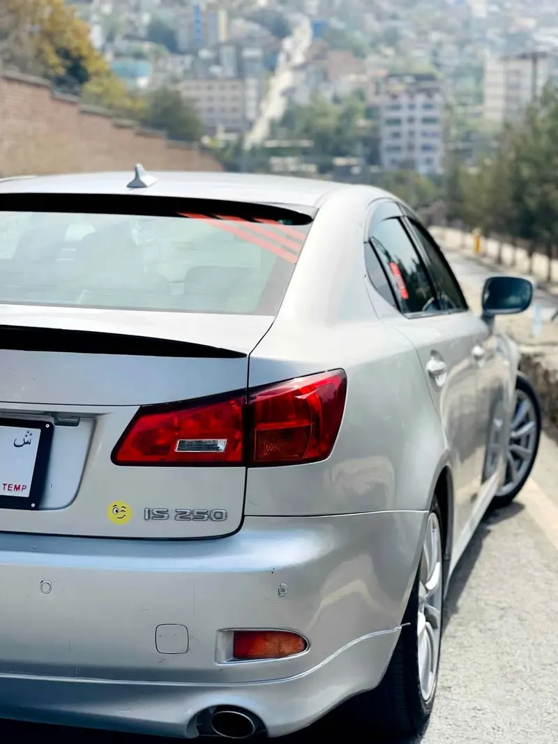 لیکسس IS 250 2007، سپین (3)
