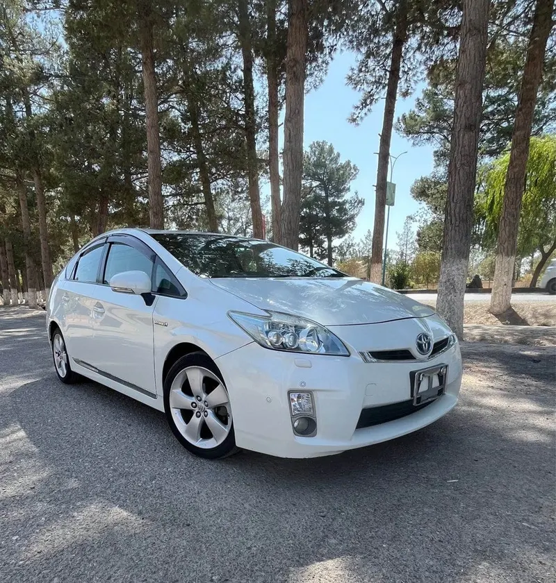 Toyota Prius 2010 Full Option (3)