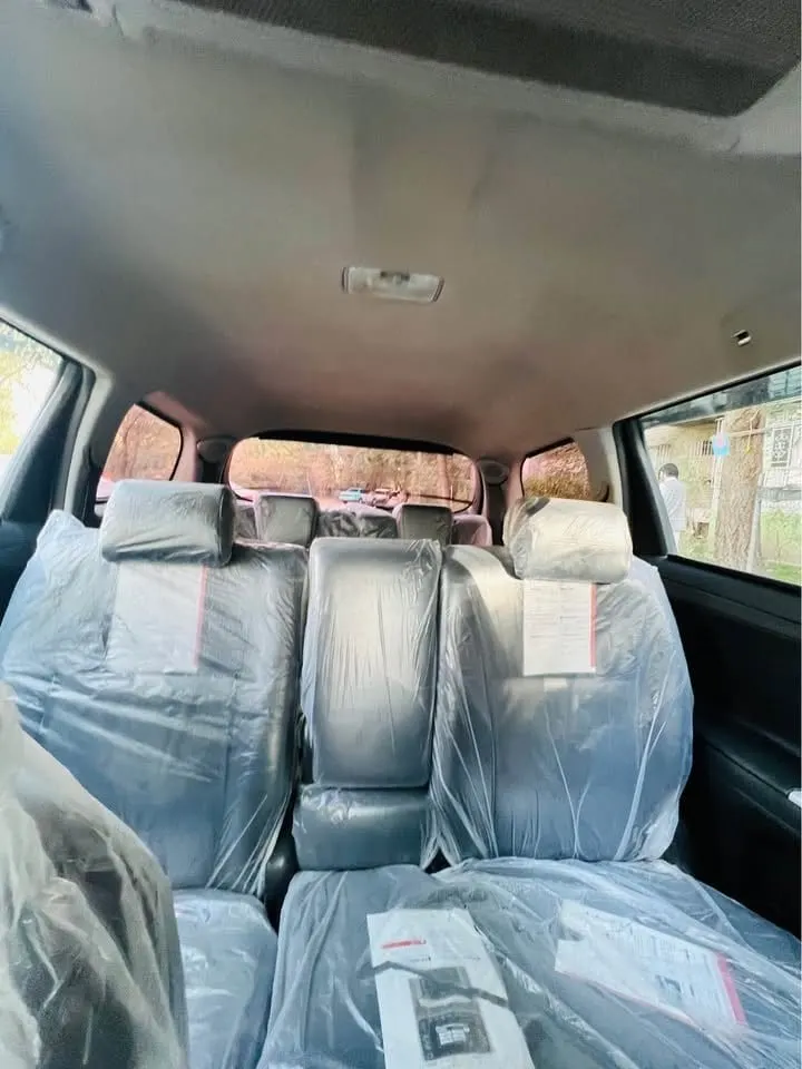 Toyota Wish 2012 Silver, Automatic, 4-Cylinder, Accident-Free (8)