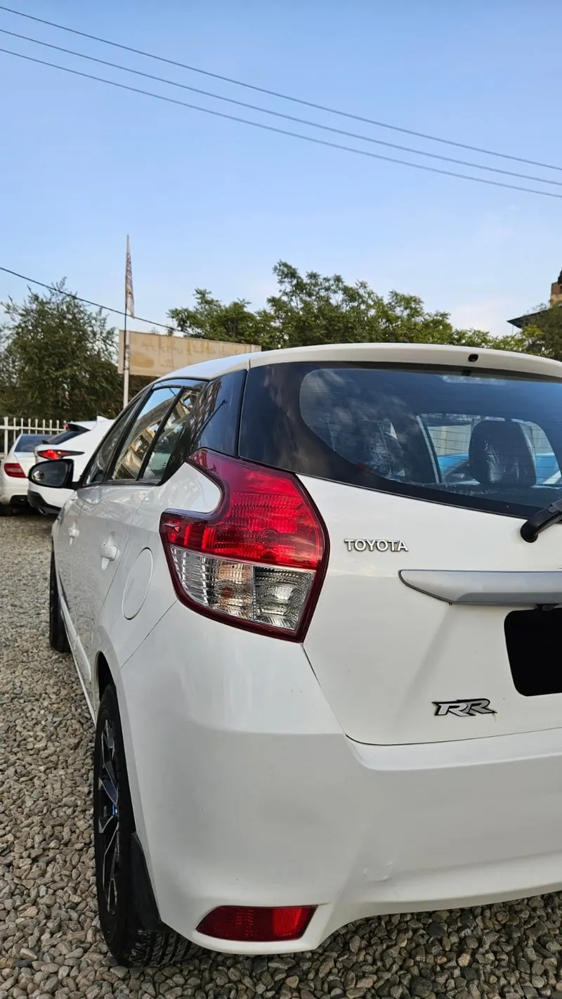 Toyota Yaris 2016 automatic white (5)