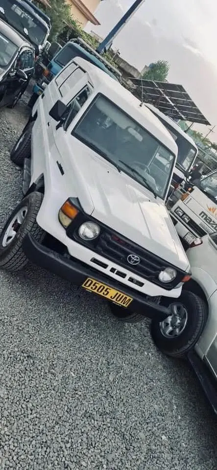 Toyota Land Cruiser Hard Top 2002 Diesel White (1)