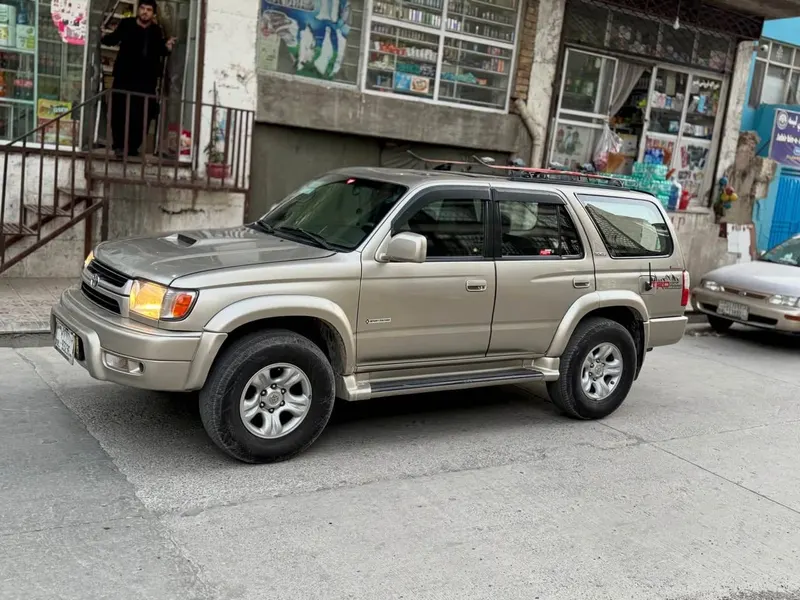 Toyota 4Runner SR5 2002, Gold, 6-Cylinder (3)