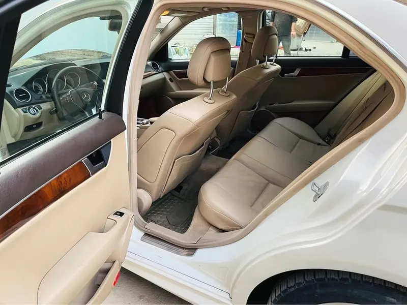Mercedes-Benz C250 2012 Full Option, White, Sunroof (5)
