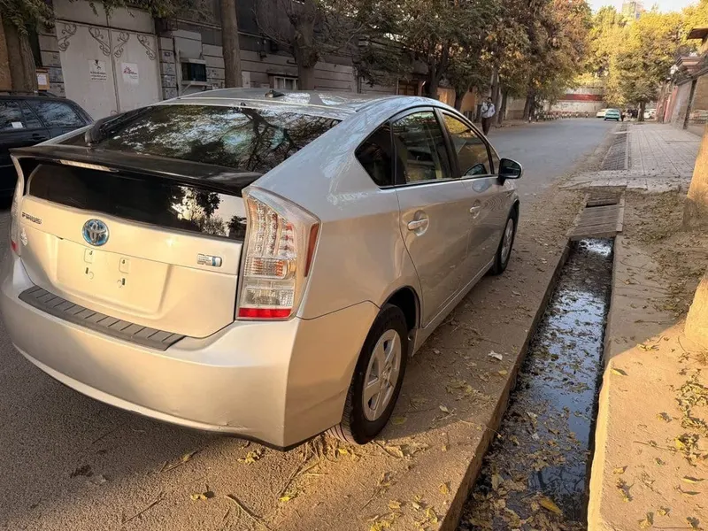 Toyota Prius Silver 2010, Imported, No Accident (4)