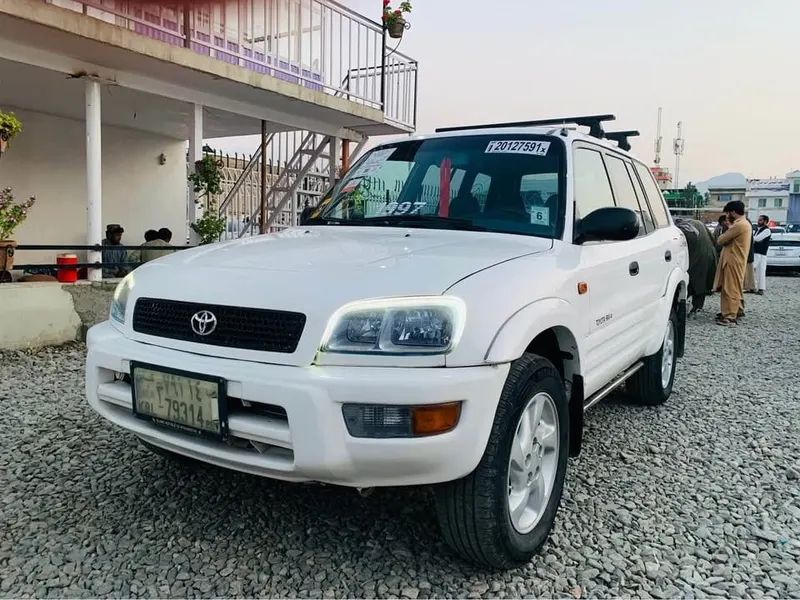 Toyota RAV4 1997 White, Urgent Sale (4)