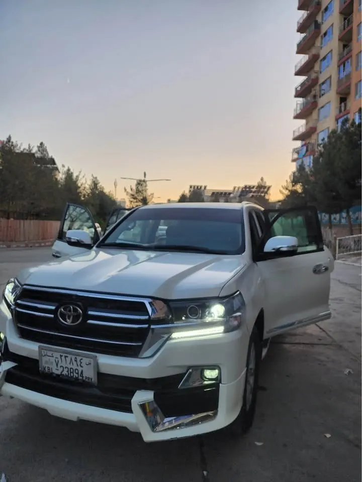 Toyota Land Cruiser GXR i 2011, 2021 Shape (7)