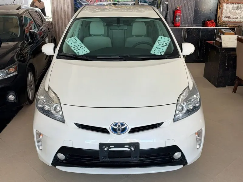Toyota Prius Hybrid 2015 White - Newly Imported, No Accident (4)