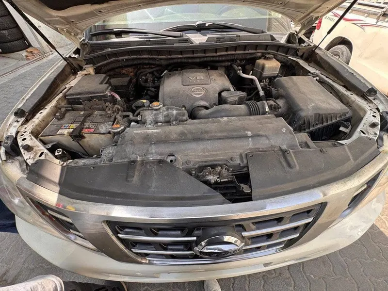 Nissan Patrol Platinum 2013, 8-Cylinder Petrol, Automatic, No Accident (4)