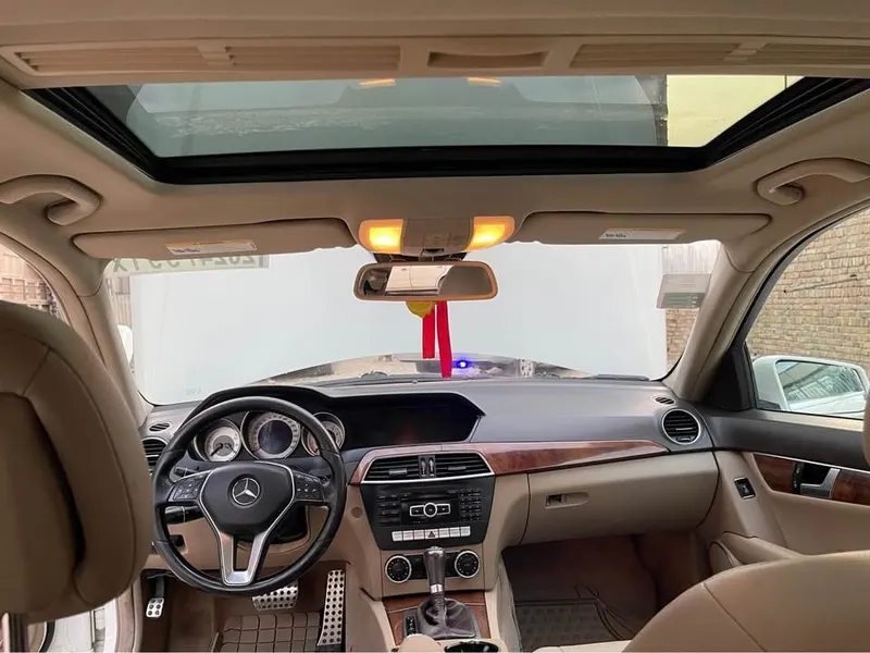 Mercedes-Benz C250 2012 Full Option, White, Sunroof (3)
