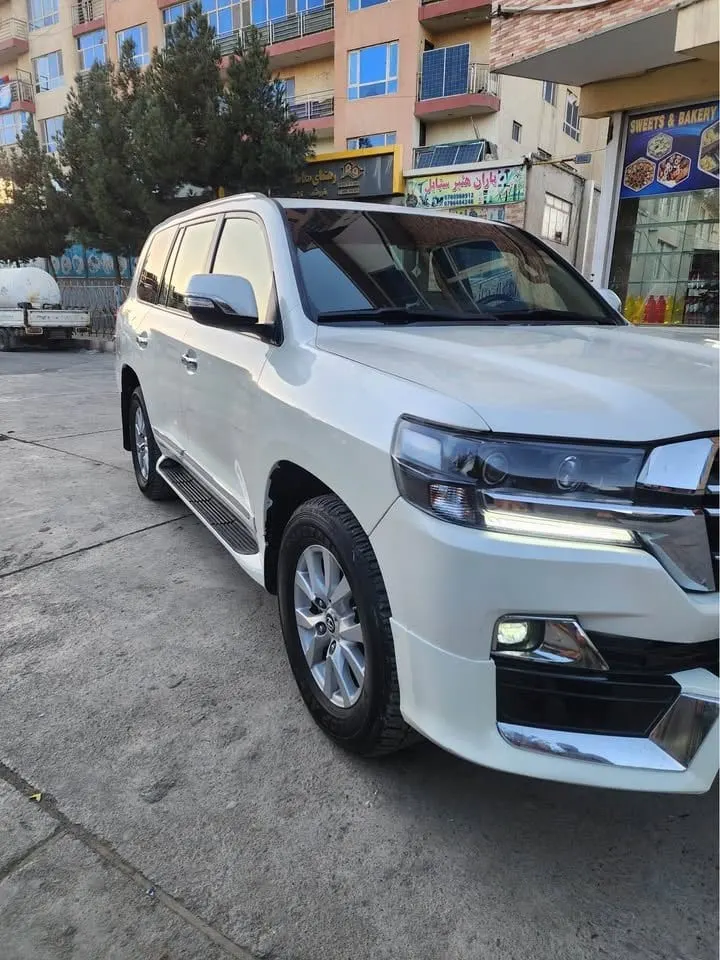 Toyota Land Cruiser GXR i 2011, 8-Cylinder, White (8)