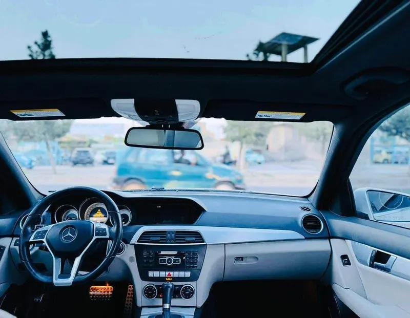 Mercedes-Benz C250 2014 Pearl White (4)