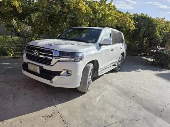 Toyota Land Cruiser VXR 2009, White, 90,000 km (3)