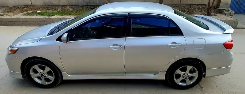 Toyota Corolla Canadian 2011, S Trim, Silver, Automatic (5)