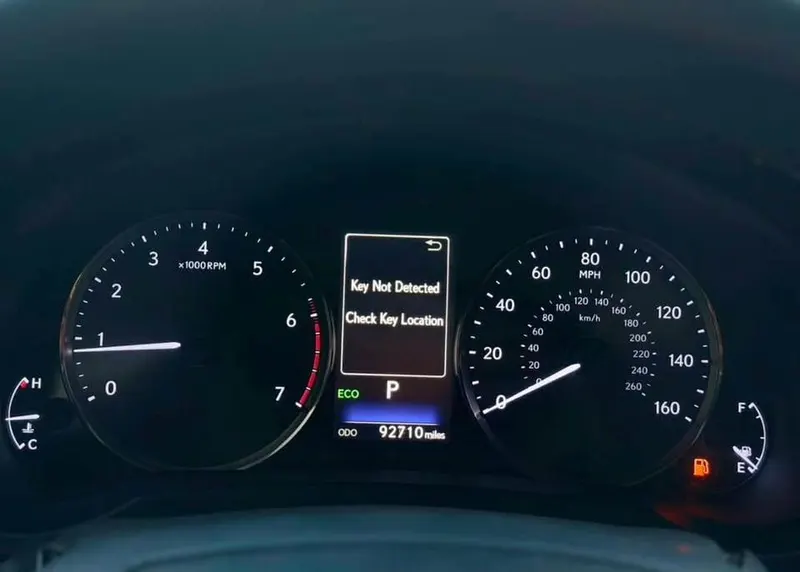 Lexus IS200t F Sport 2018 (6)