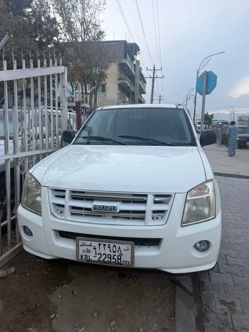 Isuzu D-Max 2008 Diesel 4-Cylinder (2)