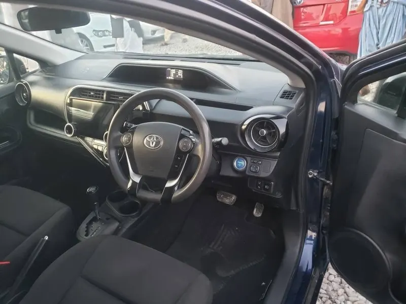 Toyota Aqua 2019 (5)