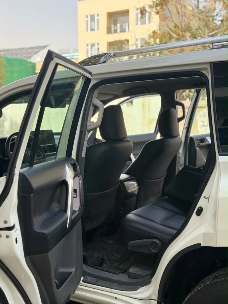 Toyota Landcruiser Prado 2010 LED white (4)