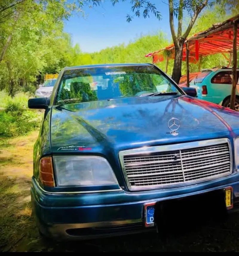 Mercedes-Benz 1995 blue sedan Kabul (1)