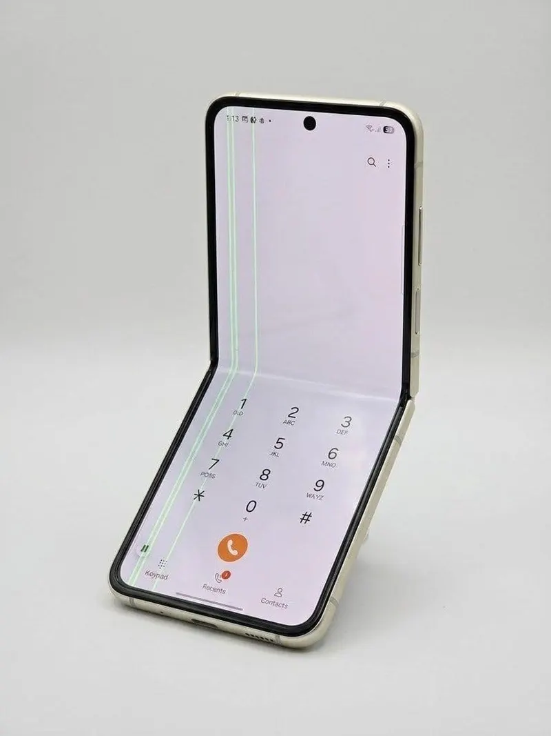 Samsung Galaxy Z Flip 3 128GB, 8GB RAM, Screen Has Vertical Lines (2)