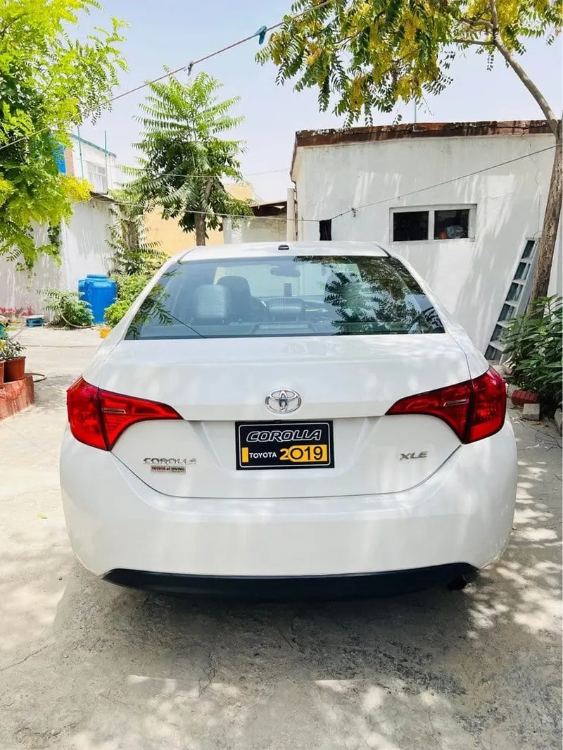 Toyota Corolla 2019 Pearl White Full Option (4)