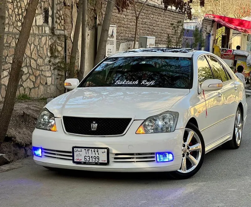 Toyota Crown 2005, White, Automatic, No Accident (2)