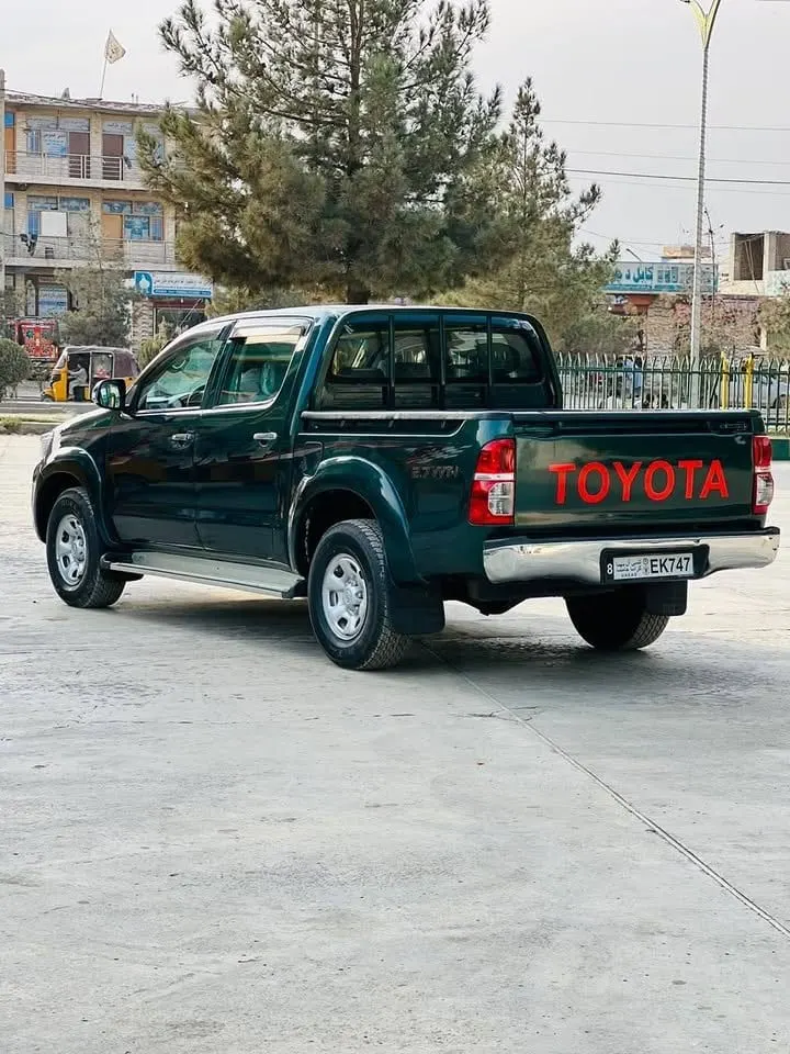Toyota Hilux 2006, 2012 chassis, green, petrol, no accident (8)