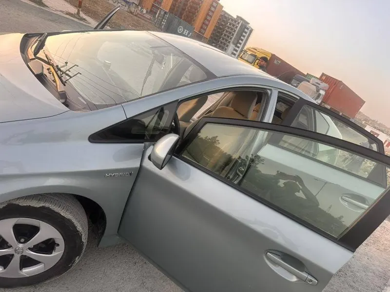 Toyota Prius Hybrid 2014 (3)