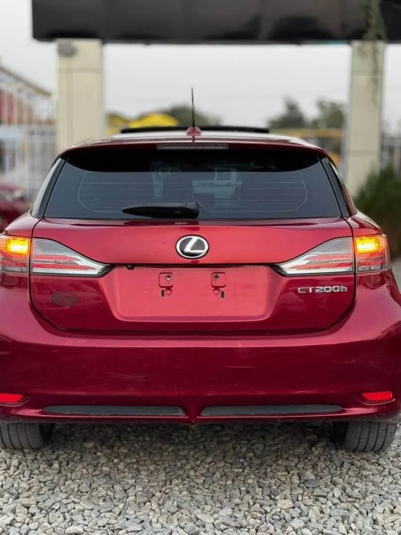 Lexus CT200h Hybrid 2012 (2)