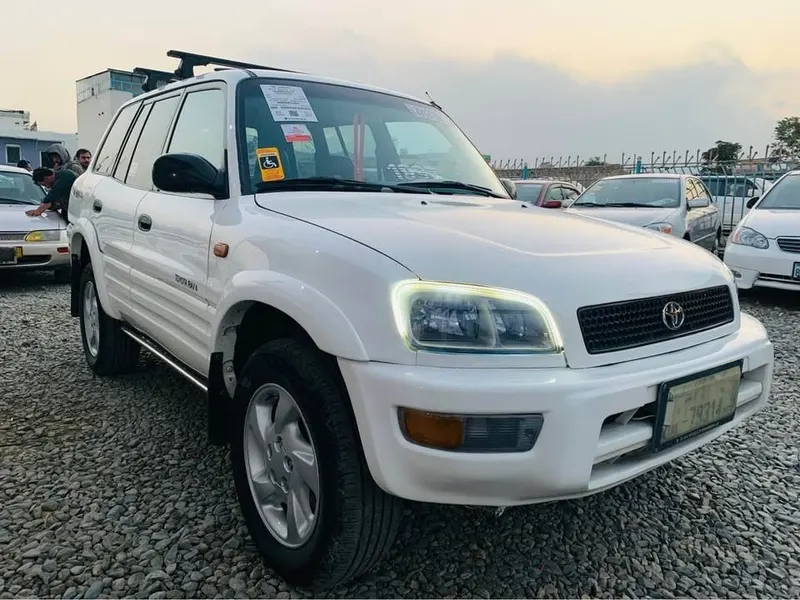 Toyota RAV4 1997 White, Urgent Sale (3)
