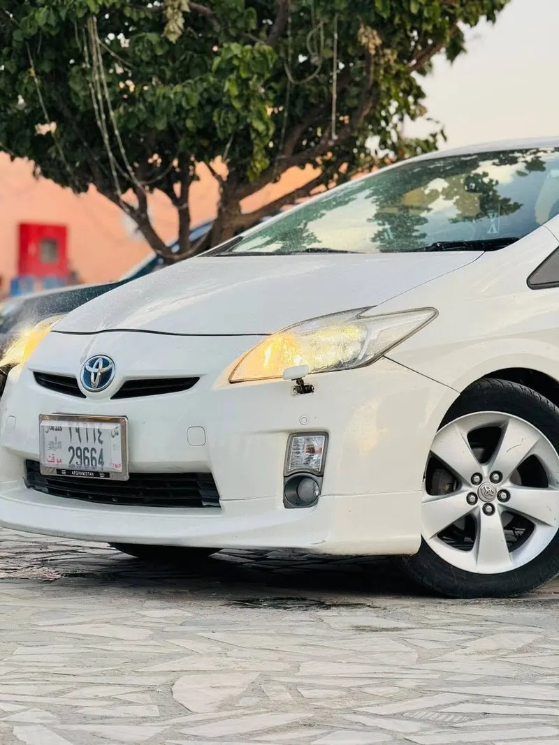 Toyota Prius Hybrid 2012 Full Option, Japan Import, White (3)